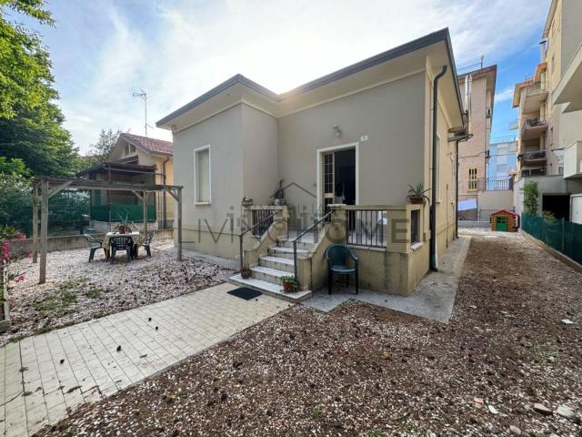 Casa in vendita a Rimini, Reggio Emilia