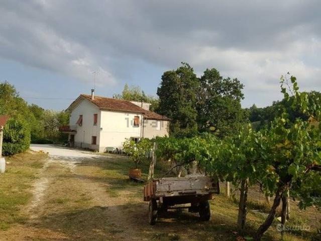 Casa in vendita a Serrone, San Severino Marche
