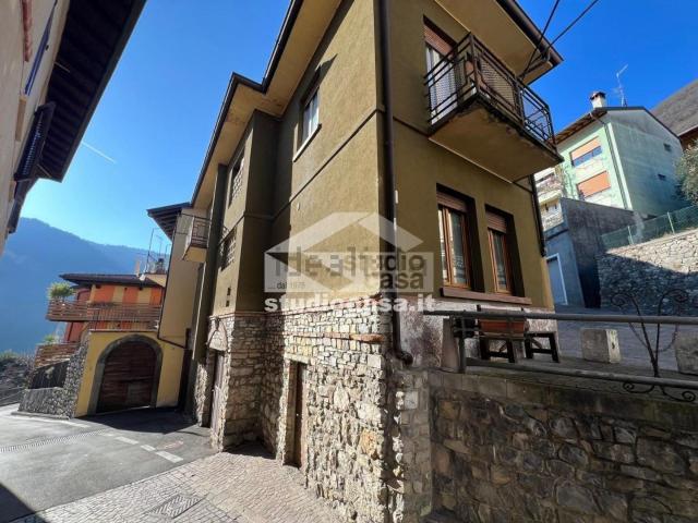 Casa in vendita a Fonteno, Lombardia