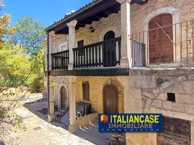 Casa in vendita a Decontra, Caramanico Terme