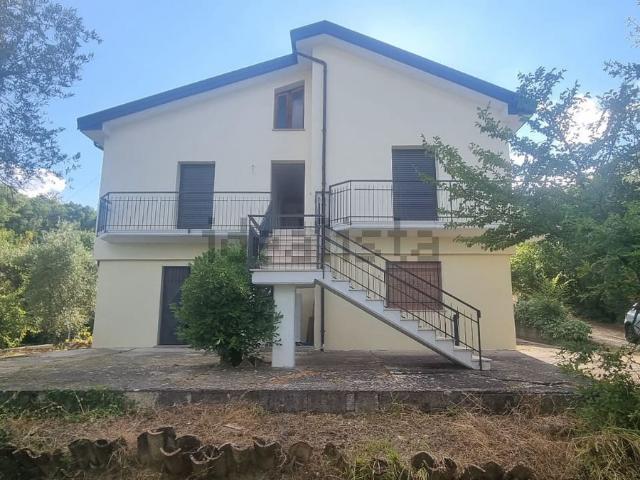 Casa in vendita a Montemarano, Campania