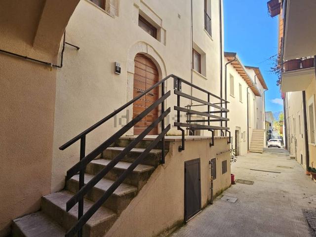 Casa in vendita a Paganica, L'Aquila