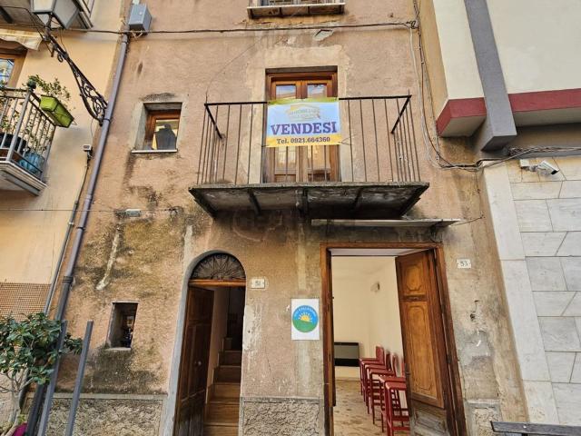 Casa in vendita a Collesano, Sicilia