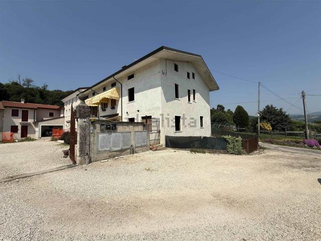 Casa in vendita a Trissino, Veneto