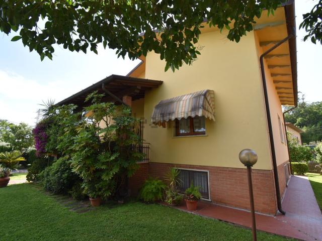 Casa in vendita a Seravezza, Toscana