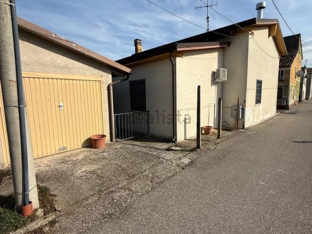 Casa in vendita a Serravalle Po, Lombardia