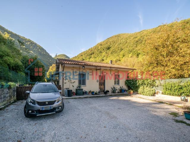 Casa in vendita a Casette, Rieti