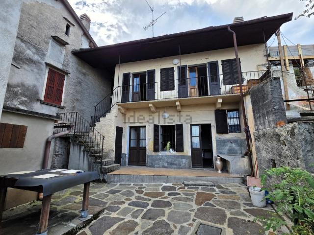 Casa in vendita a Arzo, Casale Corte Cerro