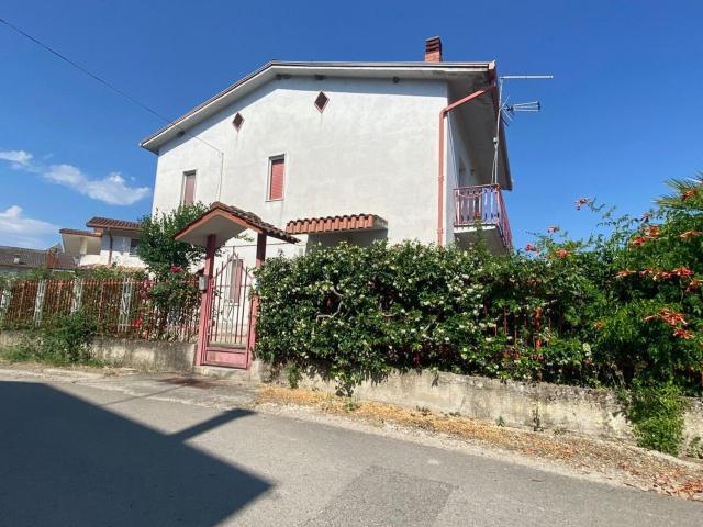 Casa in vendita a Sant'angelo A Cupolo, Campania