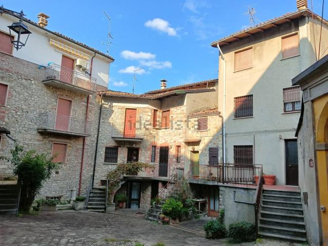 Casa in vendita a Alta Val Tidone, Nibbiano