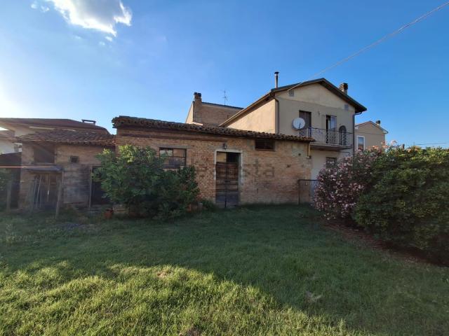 Casa in vendita a Corvia, Foligno