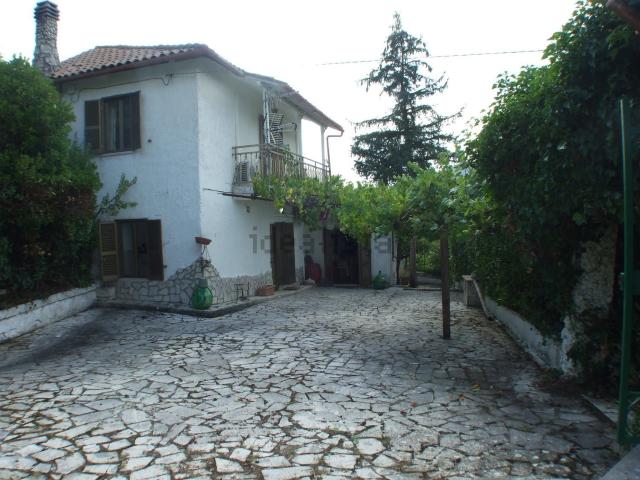 Casa in vendita a Pescorocchiano, Lazio