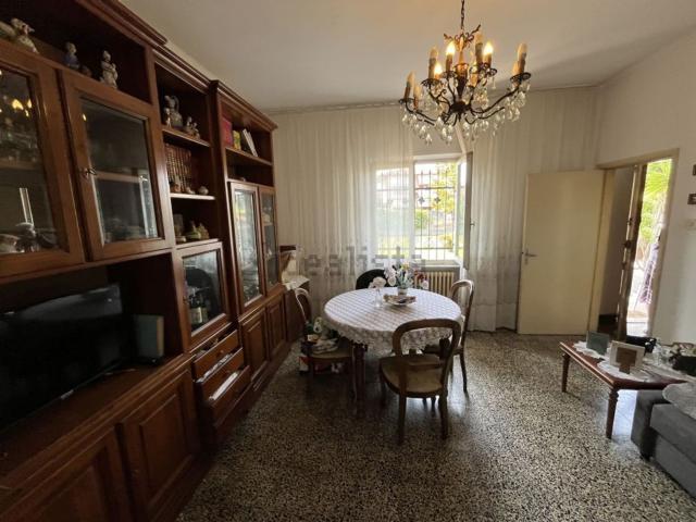 Casa in vendita a Marina di Massa, Marina Di Massa