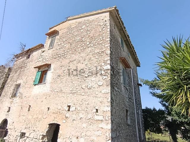 Casa in vendita a Santi Cosma E Damiano, Lazio