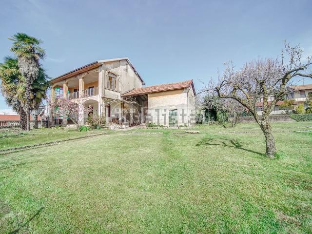 Casa in vendita a Sumirago, Lombardia