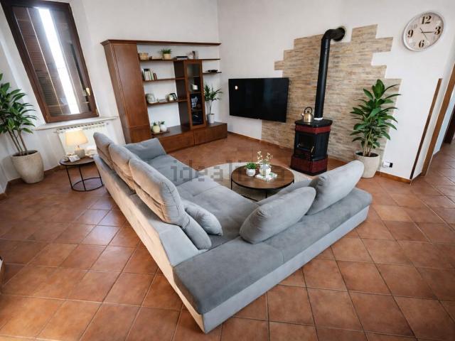Casa in vendita a Locate Varesino, Lombardia