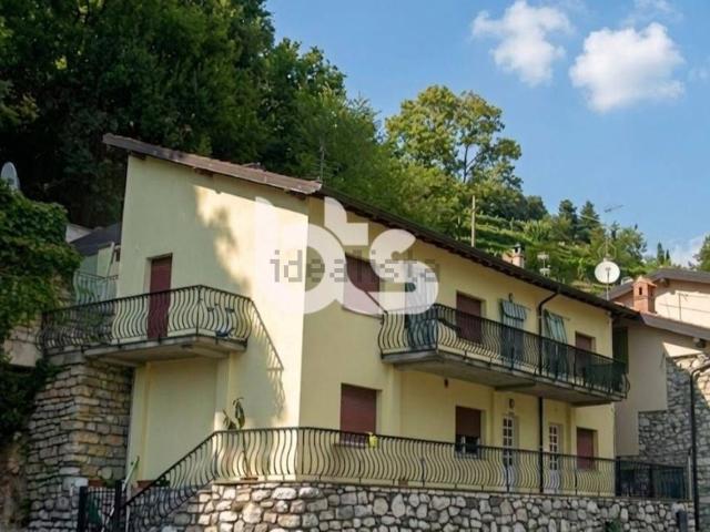 Casa in vendita a Adrara San Martino, Lombardia