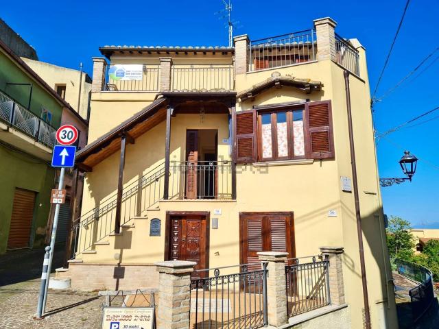 Casa in vendita a Mutignano, Pineto