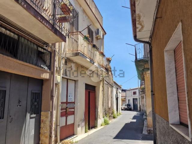 Casa in vendita a Aci Sant'antonio, Sicilia