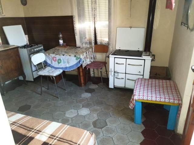 Casa in vendita a Alta Val Tidone, Caminata