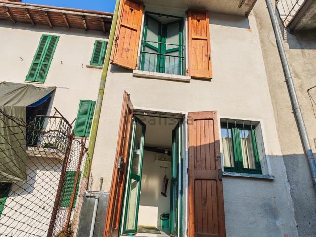Casa in vendita a Schignano, Lombardia