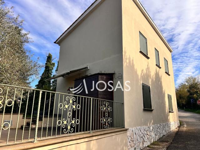 Casa in vendita a Caprarola, Lazio