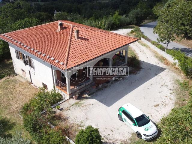Casa in vendita a Marche, Macerata
