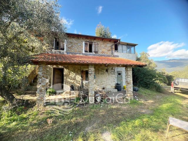 Casa in vendita a Dolceacqua, Liguria