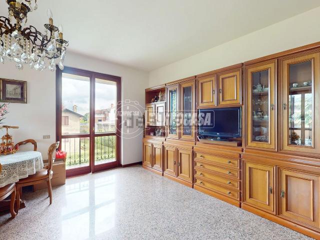 Casa in vendita a Carate Brianza, Lombardia