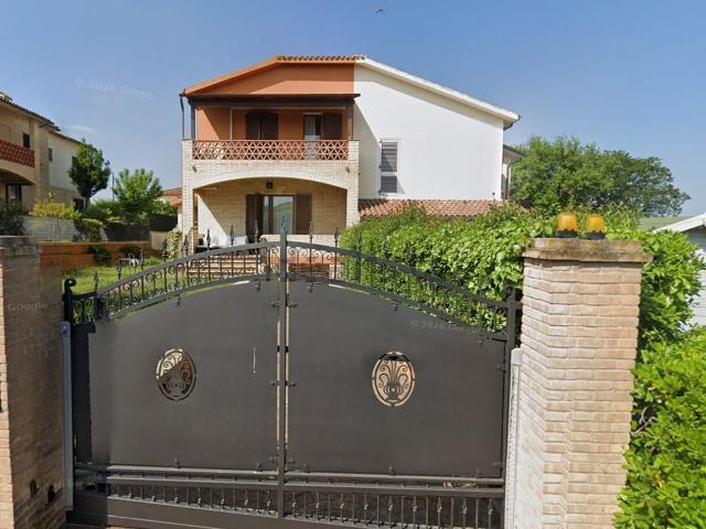 Casa in vendita a Marche, Macerata