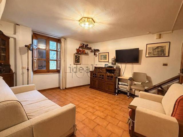 Casa in vendita a Colle di Santa Maria, Palazzo Del Pero