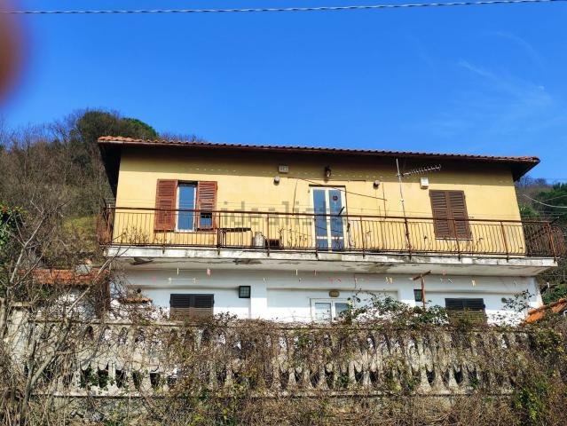 Casa in vendita a Media Val Bisagno, Serra Riccò
