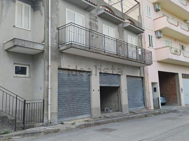 Casa in vendita a Monforte San Giorgio, Sicilia