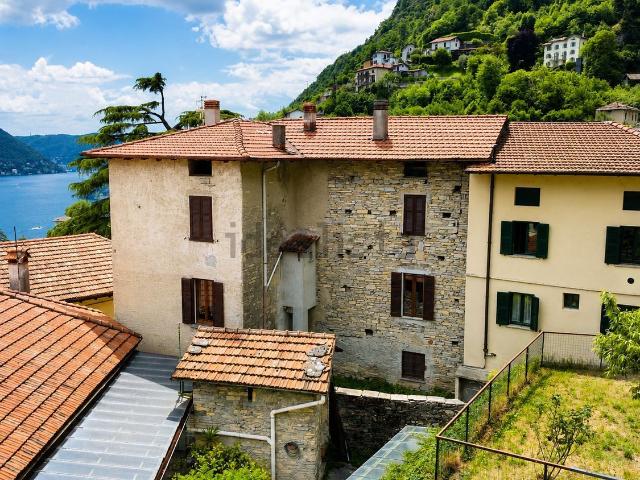 Casa in vendita a Moltrasio, Lombardia