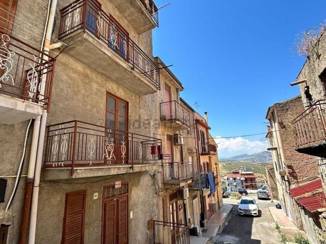 Casa in vendita a Cerda, Sicilia