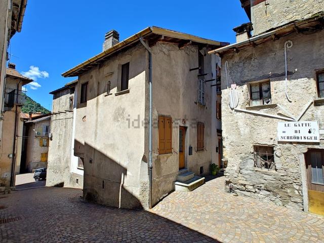 Casa in vendita a Schignano, Lombardia
