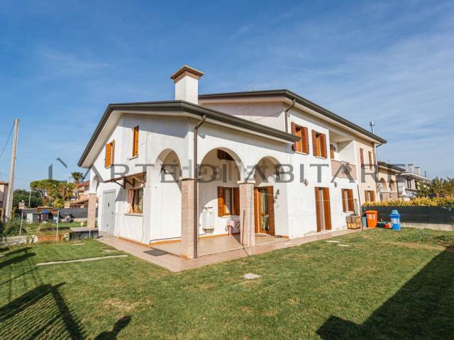 Casa in vendita a Legnaro, Padova