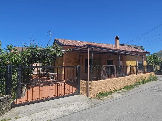 Casa in vendita a Calabria, Cosenza