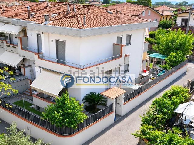 Casa in vendita a Marina di Massa, Marina Di Massa
