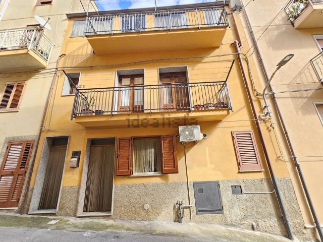 Casa in vendita a Collesano, Sicilia