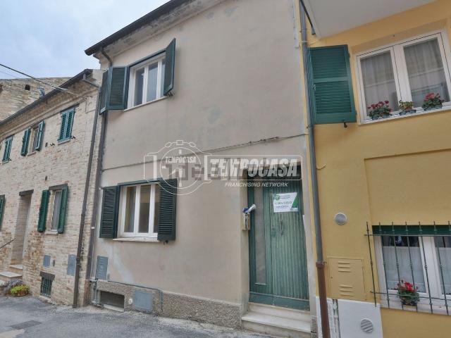 Casa in vendita a Castelnuovo, Marche