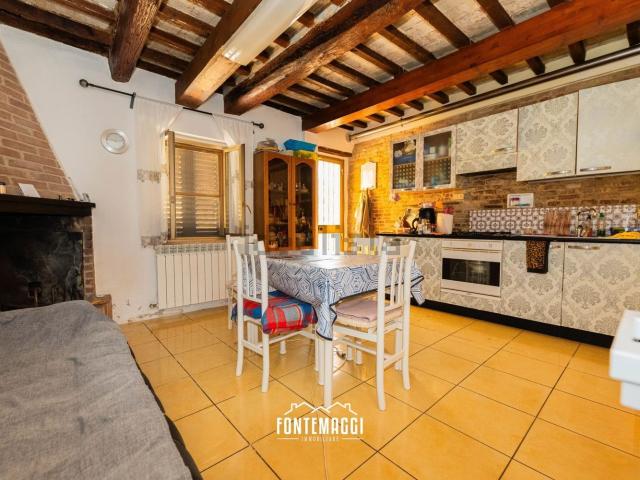Casa in vendita a Carrara, Marche