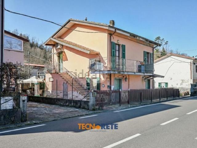 Casa in vendita a Riccò Del Golfo, Liguria