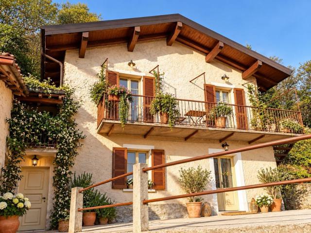 Casa in vendita a Suna, Verbania