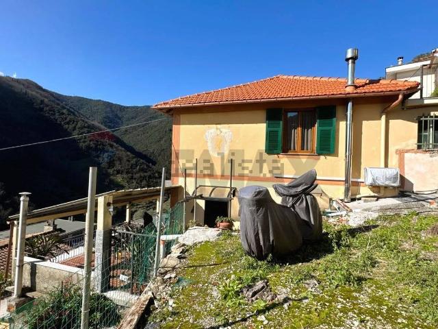 Casa in vendita a Avegno, Liguria