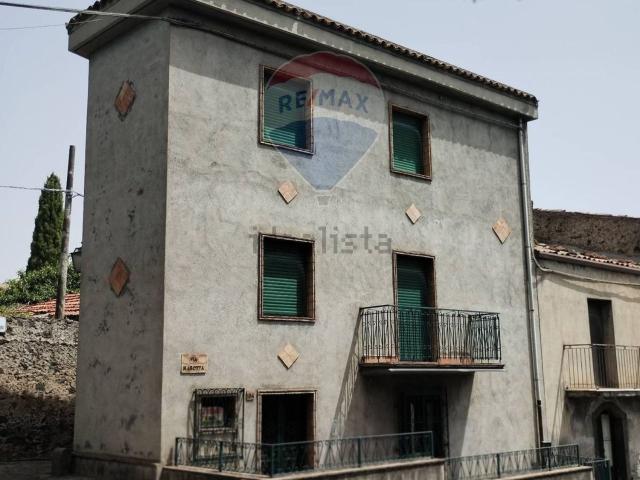 Casa in vendita a Quartiere San Martino, Randazzo