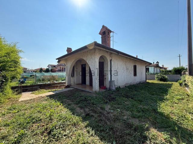 Casa in vendita a Vertemate Con Minoprio, Lombardia