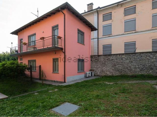 Casa in vendita a Azzate, Lombardia