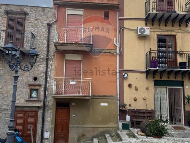 Casa in vendita a Caccamo, Sicilia