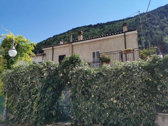 Casa in vendita a Santa Maria Frascati, Introdacqua